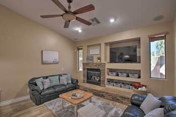 Super Bowl Oasis Minutes From State Farm Stadium!