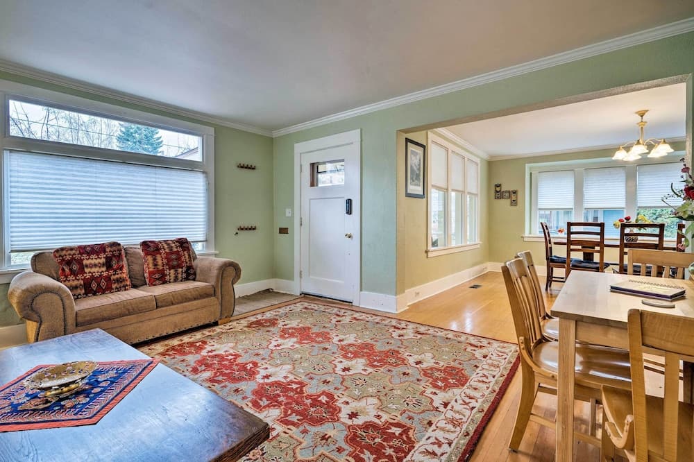 Peaceful Wine Country Getaway - Walk to Downtown!