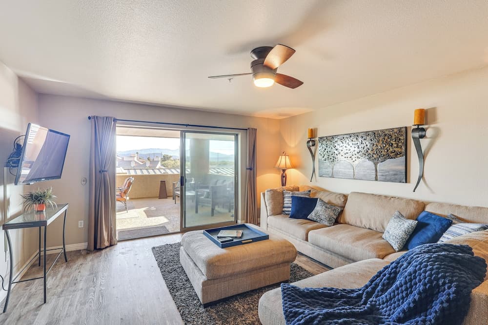 Walkable Location! Waterfront Lake Havasu Paradise