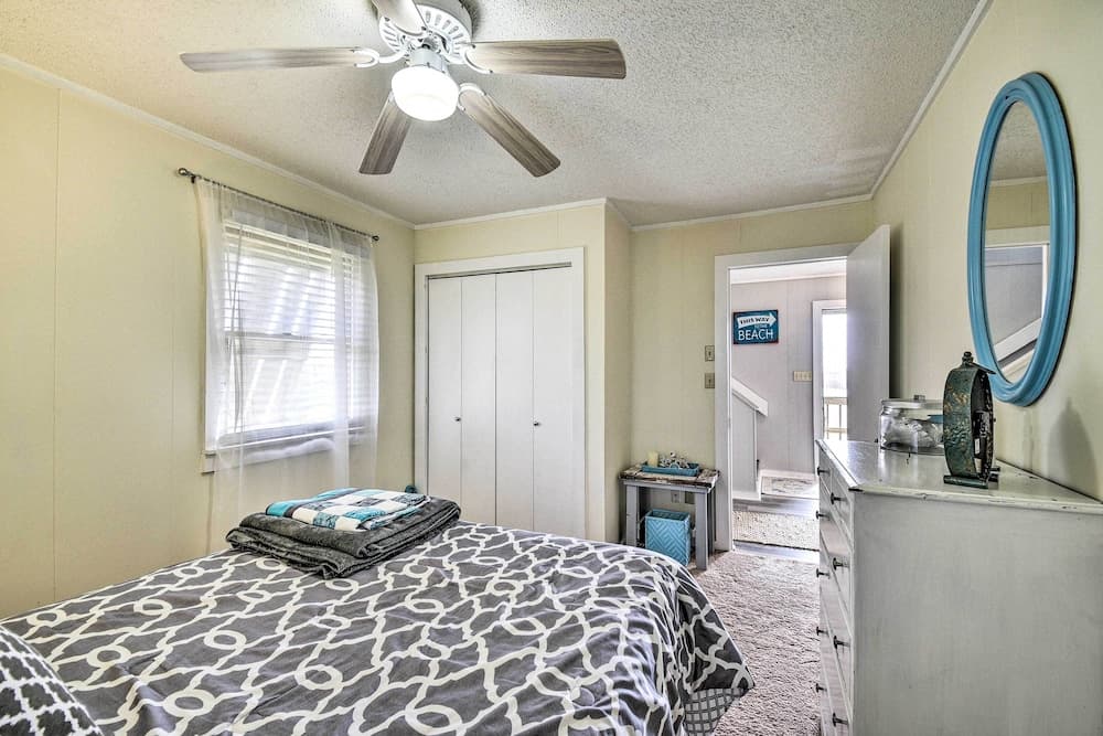 Hatteras-style Salvo Home - Walk to Shore!