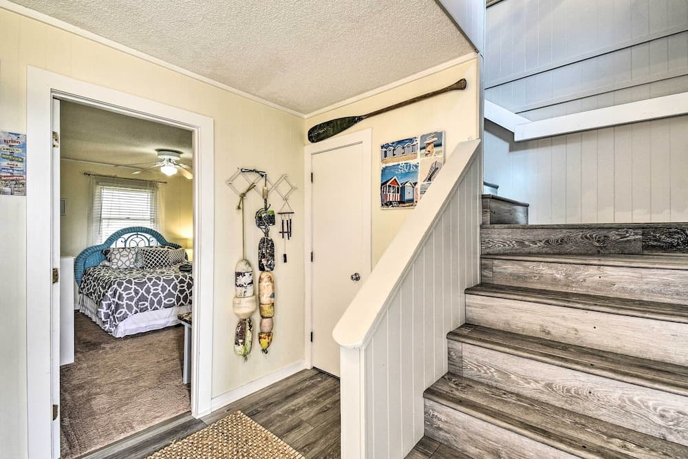Hatteras-style Salvo Home - Walk to Shore!
