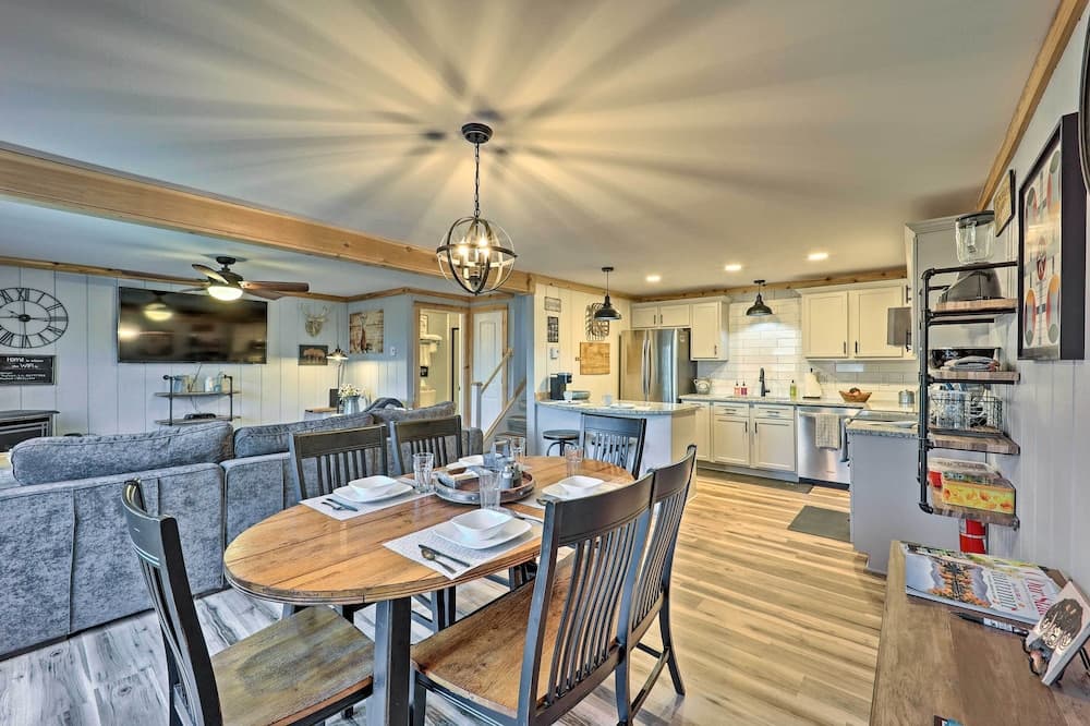 1 Mi to Skiing: Beech Mountain Condo w/ Fireplace!