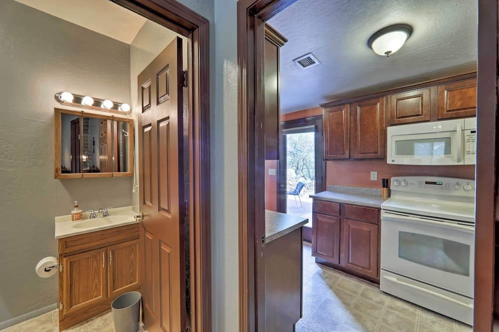 2 Mi to Courthouse Plaza: Prescott Cottage