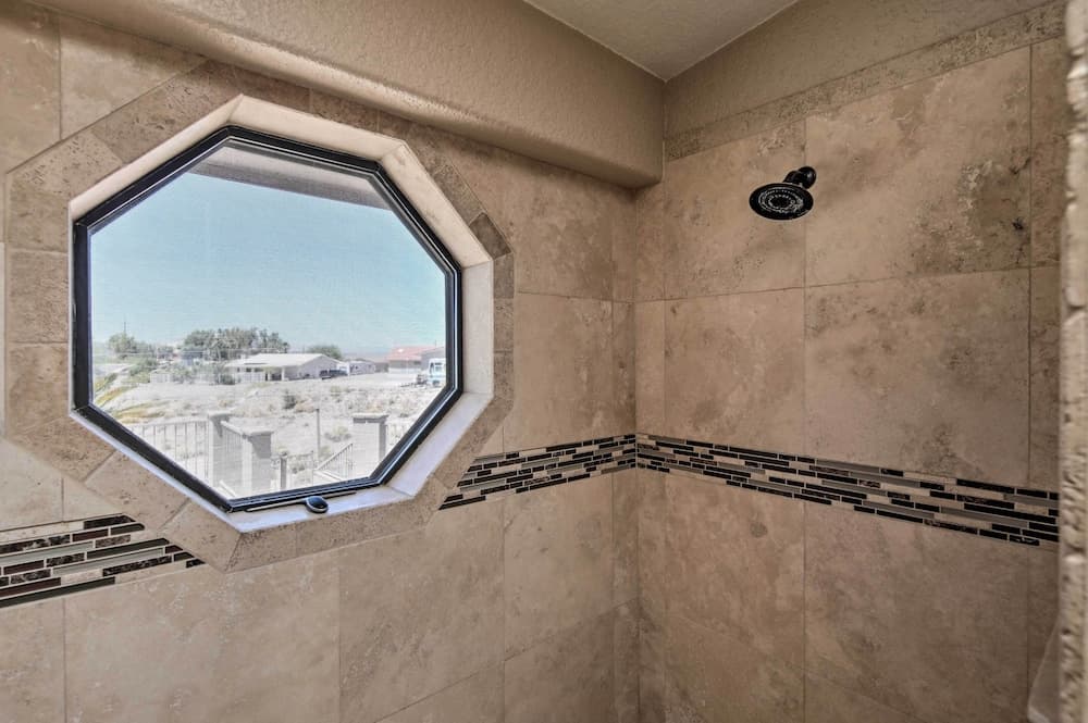 Heated Pool, Spa & Mtn Views: Lake Havasu Home!