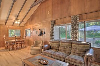 Cozy Klamath Falls Home Near Fishing & Parks!