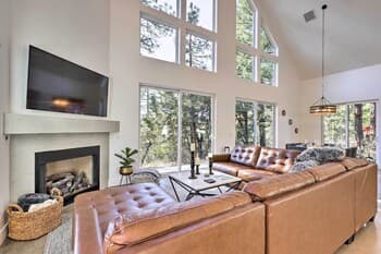 Modern Pine Mountain Chalet w/ Chef's Kitchen