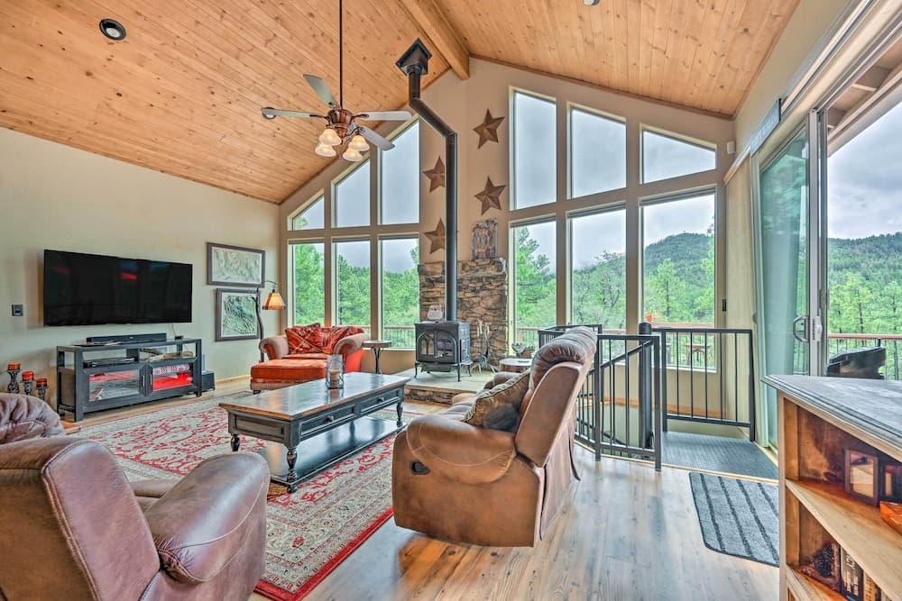 Fire Pit, Deck & Grill: Serene Prescott Cabin!