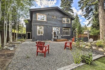 Tahoe City Getaway ~ 1 Mi to Commons Beach!