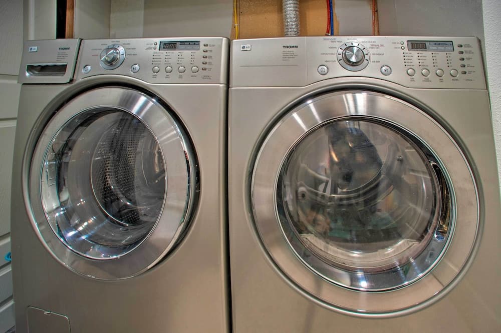 Charming Iowa Abode Near Knoxville Raceway!