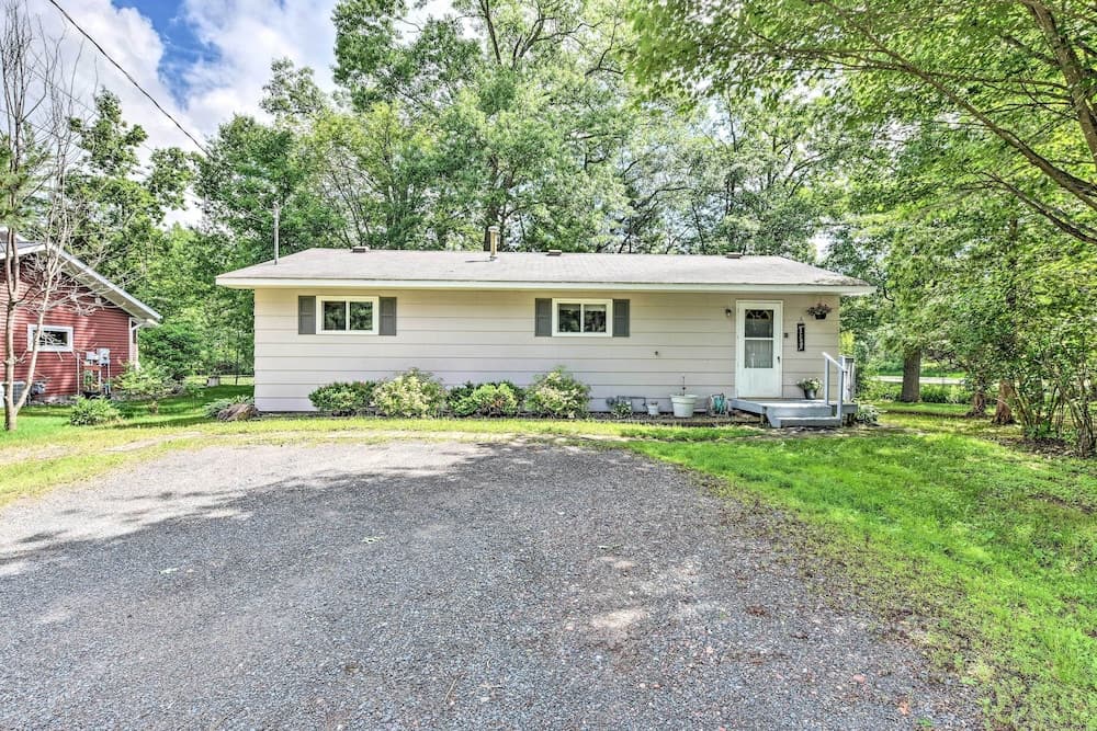 Fishermen's Paradise w/ Fire Pit on Rice Lake!