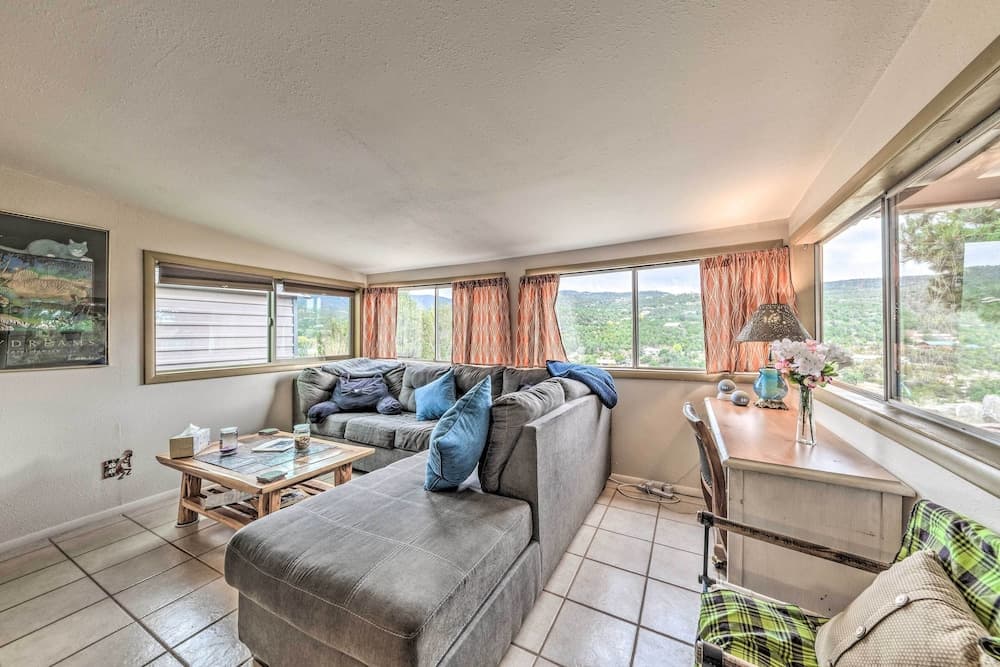 Cozy High Rolls Cottage Near Hiking Trails!