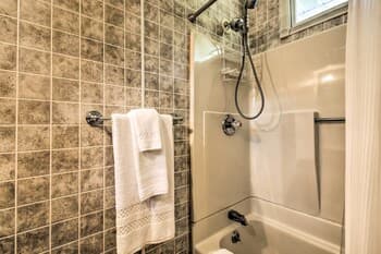 Spacious Apt w/ Yard: 3 Mi to Windham Mountain