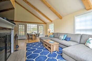Chic Dover Home With Hot Tub: 4 Miles to Mt Snow!