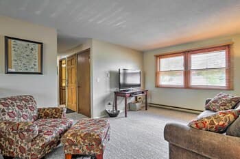 Charming Rapid City Apartment: Walk to Lake!