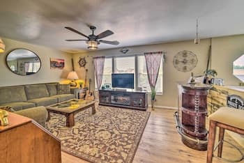 1 Mi to Canyon Tours: Vibrant Page Paradise!