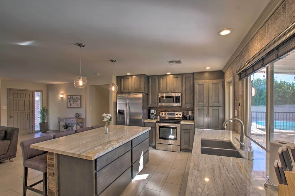 3 Mi to Old Town Scottsdale: Upscale Home w/ Pool!