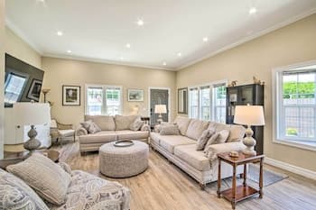 Renovated North Bend Cottage: Near Eateries!