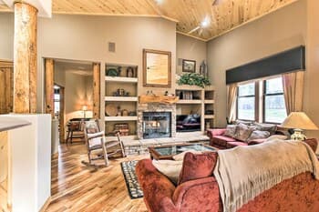 Rustic Show Low Townhome: Hike, Golf & Ski!