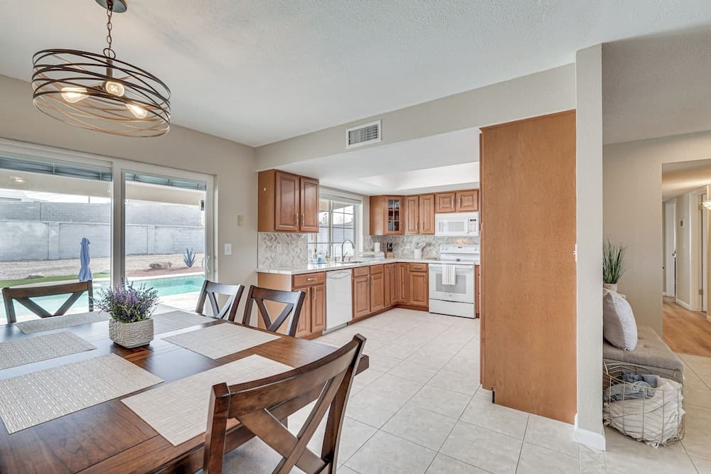 5 Mi to Lake Havasu: Home w/ Yard & Pool