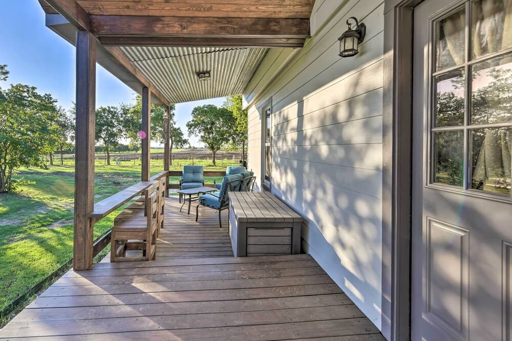 Day Trip to Waco & Temple: House on Cattle Farm