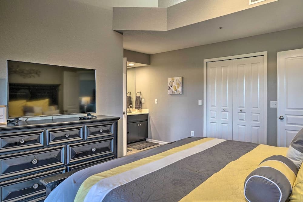 2 Mi to Lake: Condo w/ Balcony in Branson!