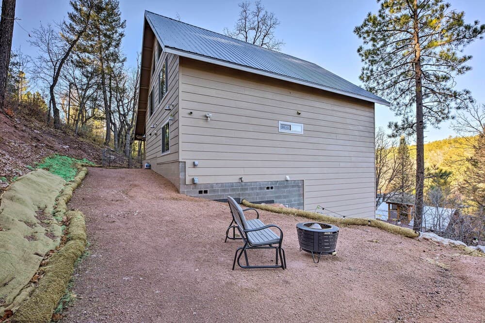 Mtn-view 'cabin 404' w/ Deck in Payson!