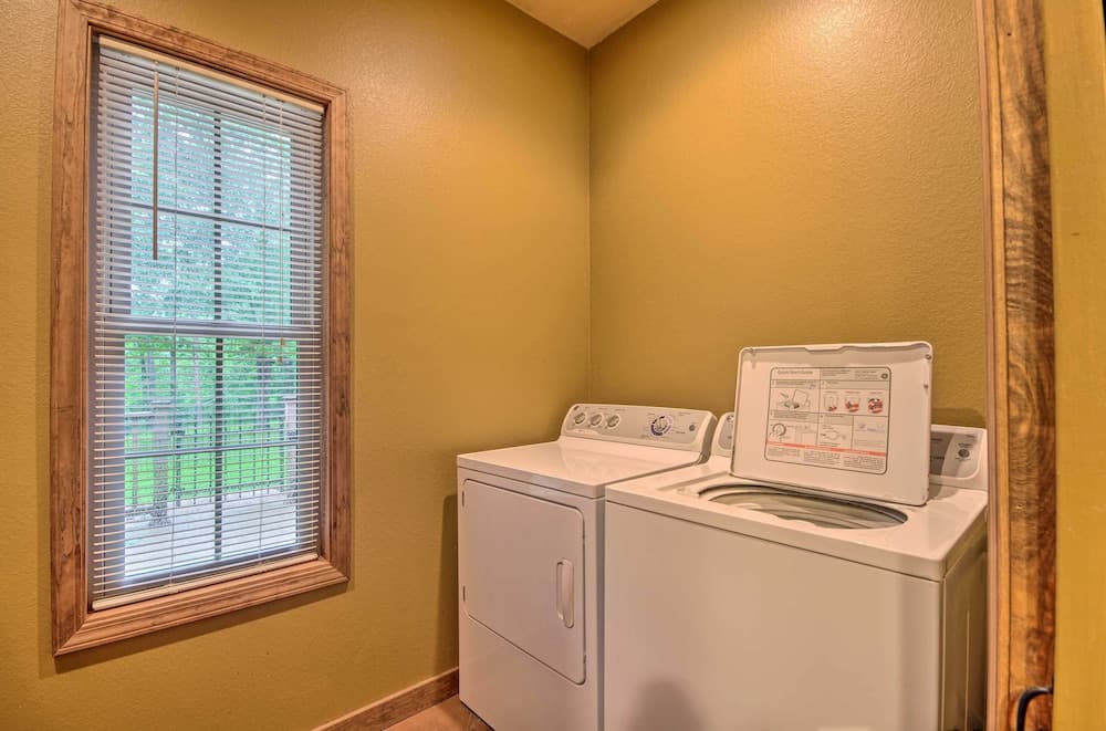 Spacious Family Home w/ Fire Pit on Norfork Lake!