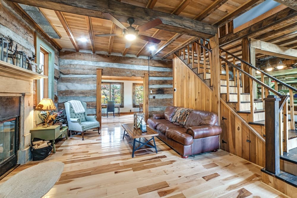 Kentucky Lake Views: Cozy Cabin in Waverly!