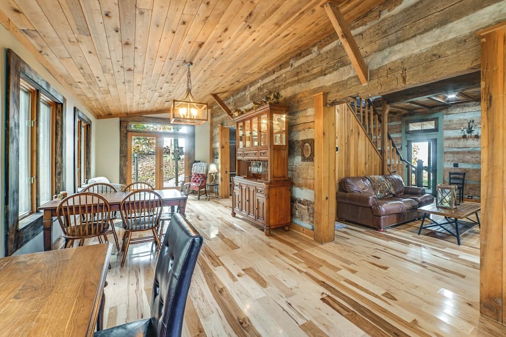 Kentucky Lake Views: Cozy Cabin in Waverly!