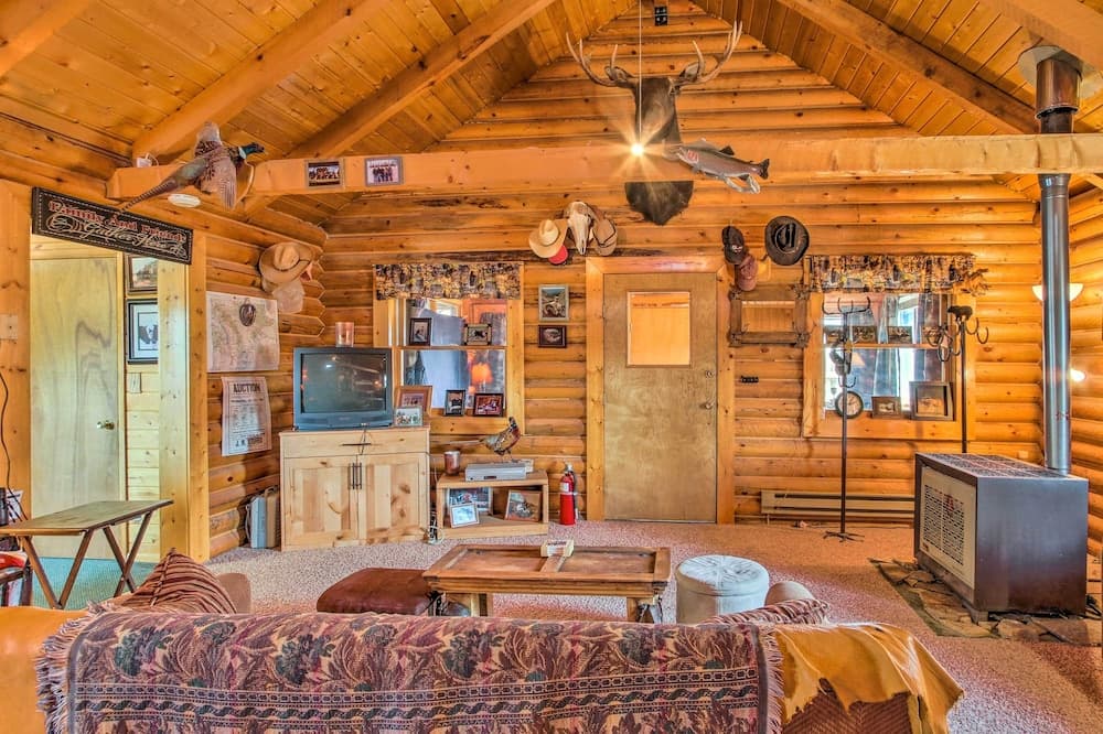 Charming Montana Retreat w/ Mountain Views!