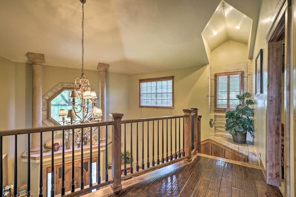 Luxurious Cedar City Getaway: 32 Mi to Brian Head!