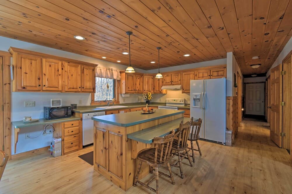 Family-friendly Gresham Getaway w/ Game Room!