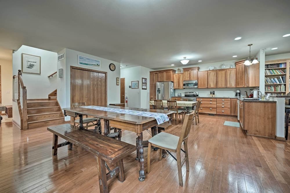 Lake Michigan Waterfront Home: 1 Mile to Downtown!