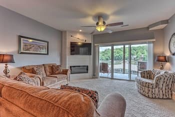 Idyllic Camdenton Condo w/ Community Pool & Lake!