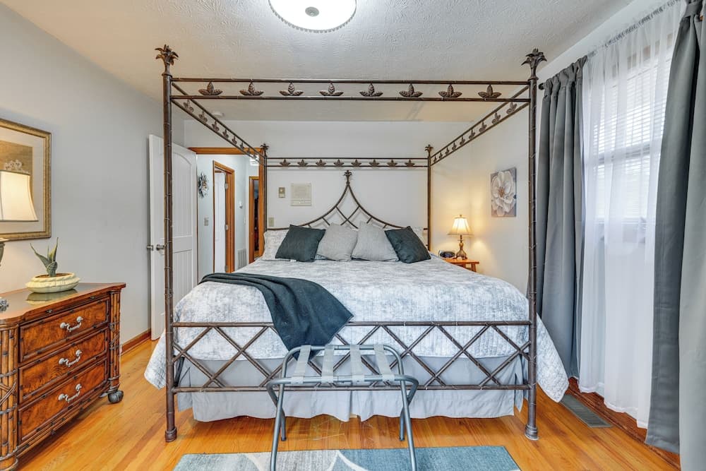 Family-friendly Riverhouse: Fishing & Hot Tub