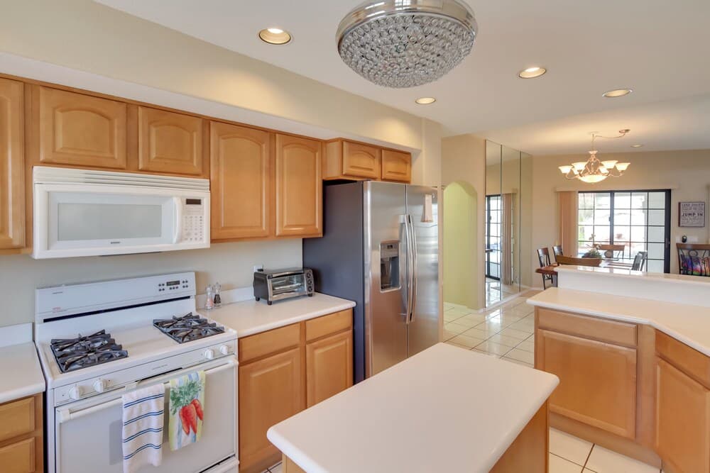 3 Mi to Lake Havasu: Luxe Home w/ Pool & Spa!