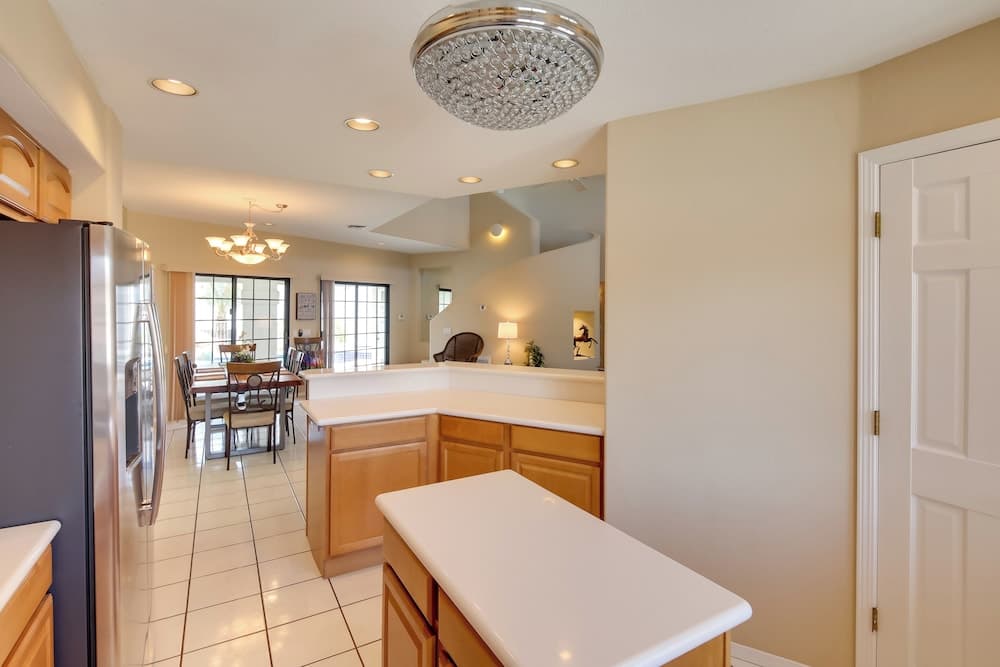 3 Mi to Lake Havasu: Luxe Home w/ Pool & Spa!