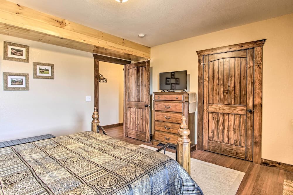 Mountain-view Gatlinburg Cabin w/ Private Hot Tub!