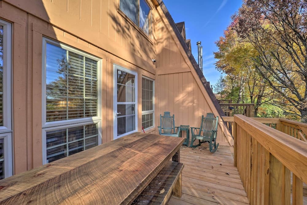 White Tail Retreat w/ Shared Hot Tub & Pool Access