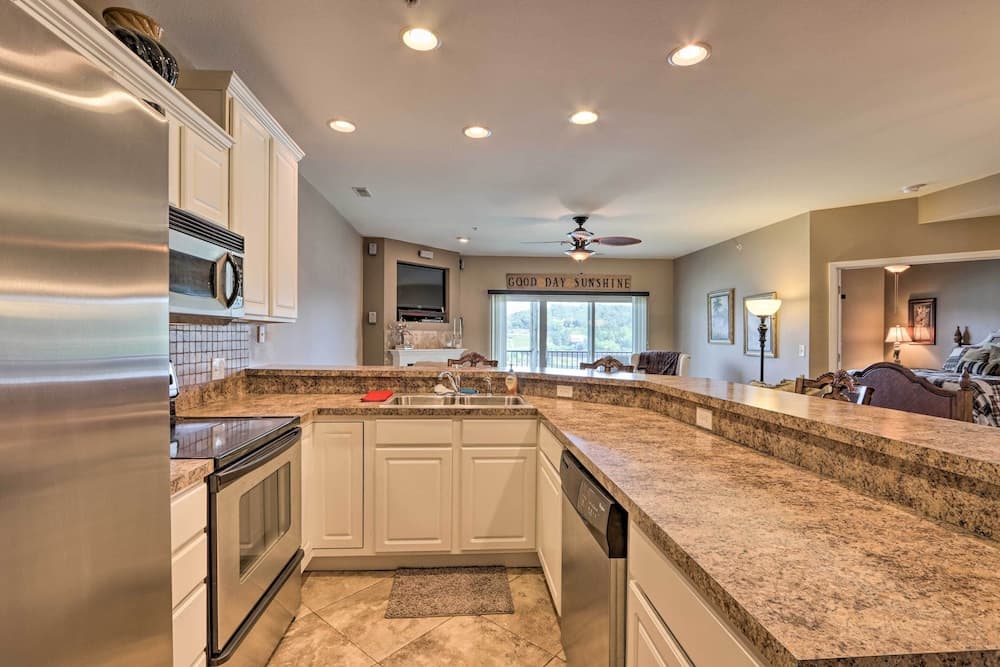 Lakefront Balcony + Pool Access: Camdenton Condo