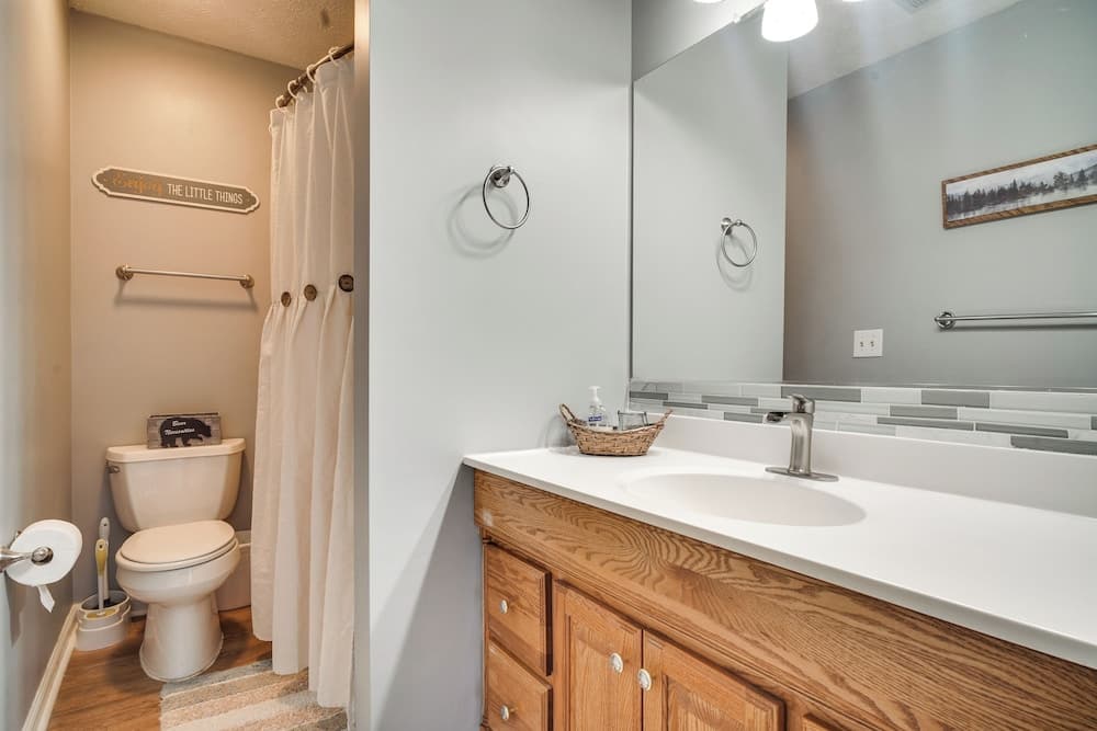 Secluded Sevierville Condo w/ Hot Tub + Mtn Views!