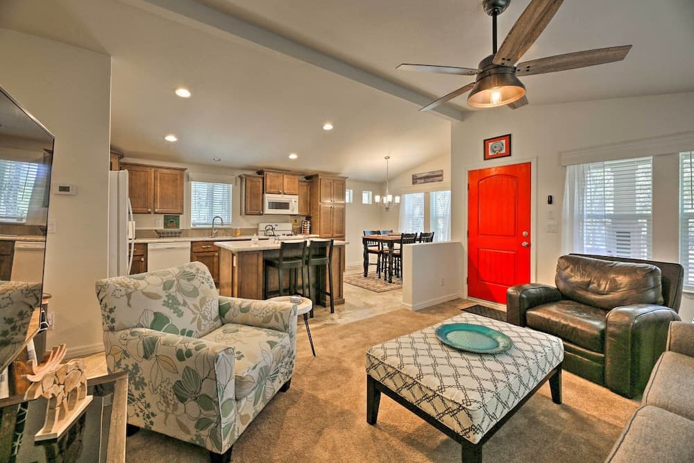 Quiet Home w/ Fire Pit: 3 Mi to Show Low Lake!