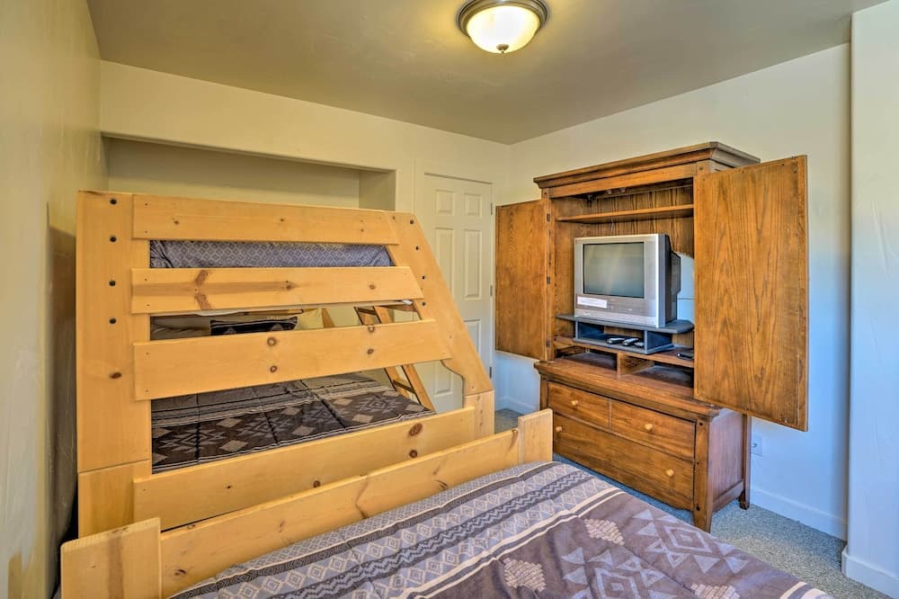 Moab Townhome w/ Pool Access + Stunning Mtn Views!