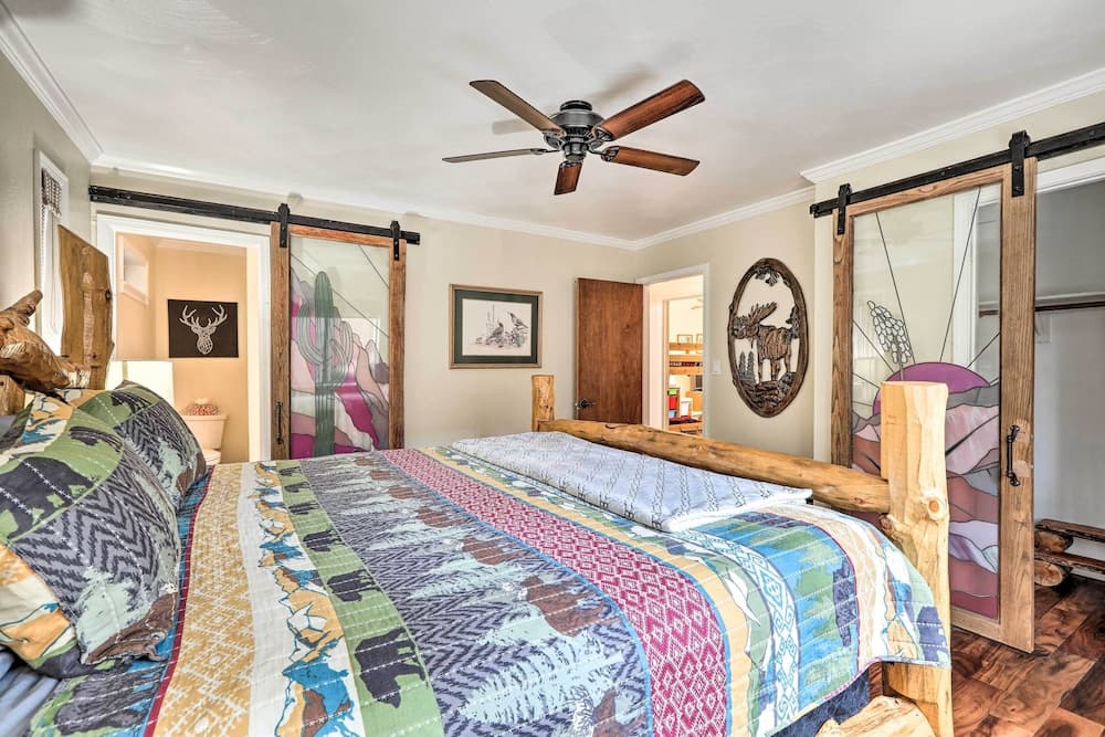 Hot Tub & Patio: Pet-friendly Cabin in Munds Park!