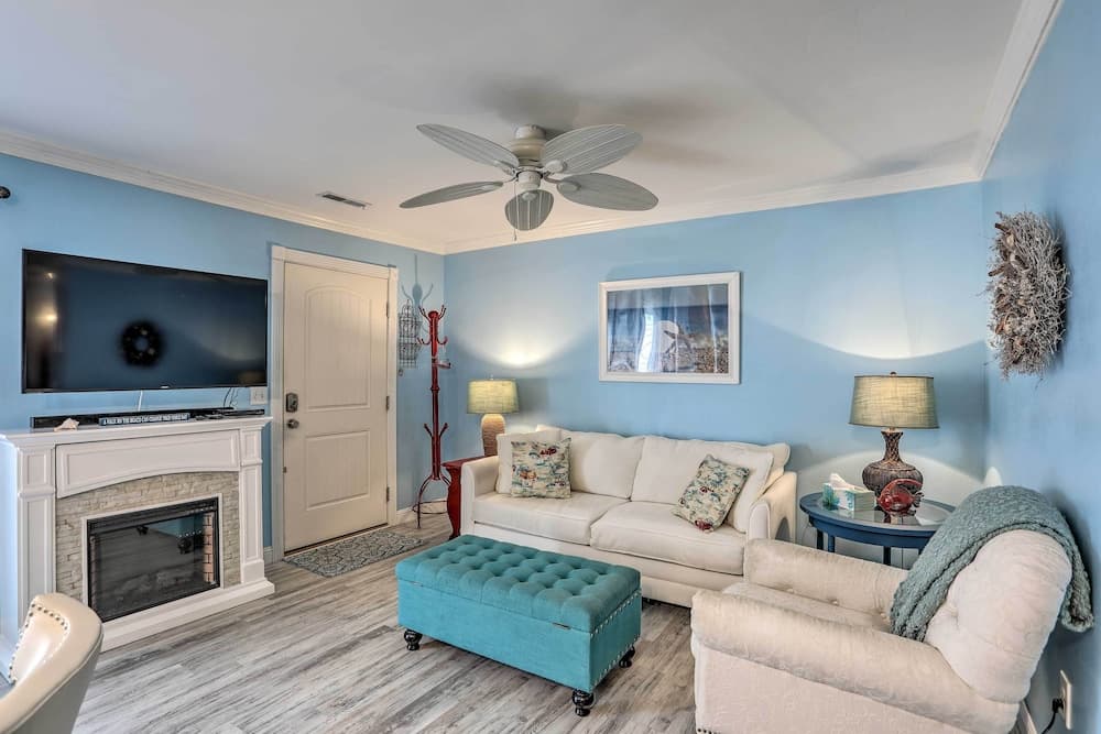 Breezy Murrells Inlet Condo w/ Deck: Walk to Beach