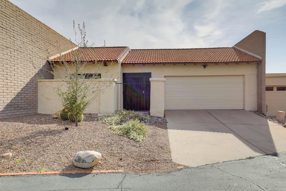 Tucson Townhome w/ Private Patio & Mtn Views!