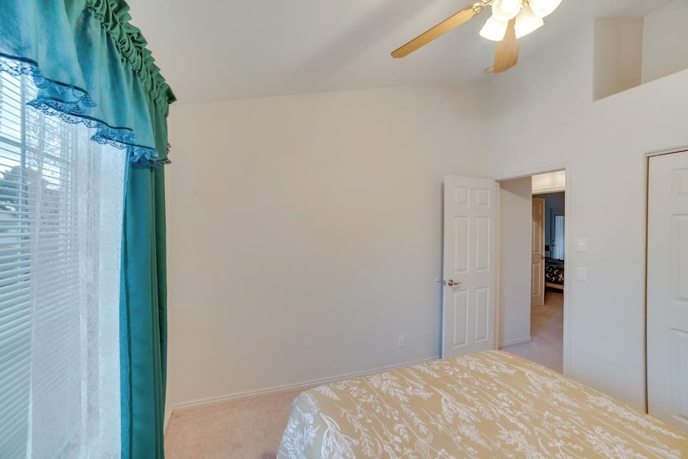 3 Mi to Lake Powell: Home w/ Patio & Waterfall