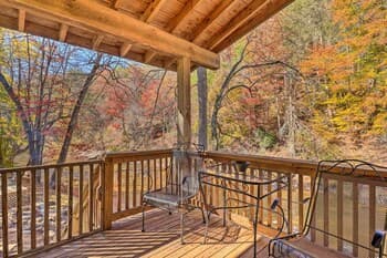 Creekside Retreat w/ Deck, 18 Miles to Wolf Ridge