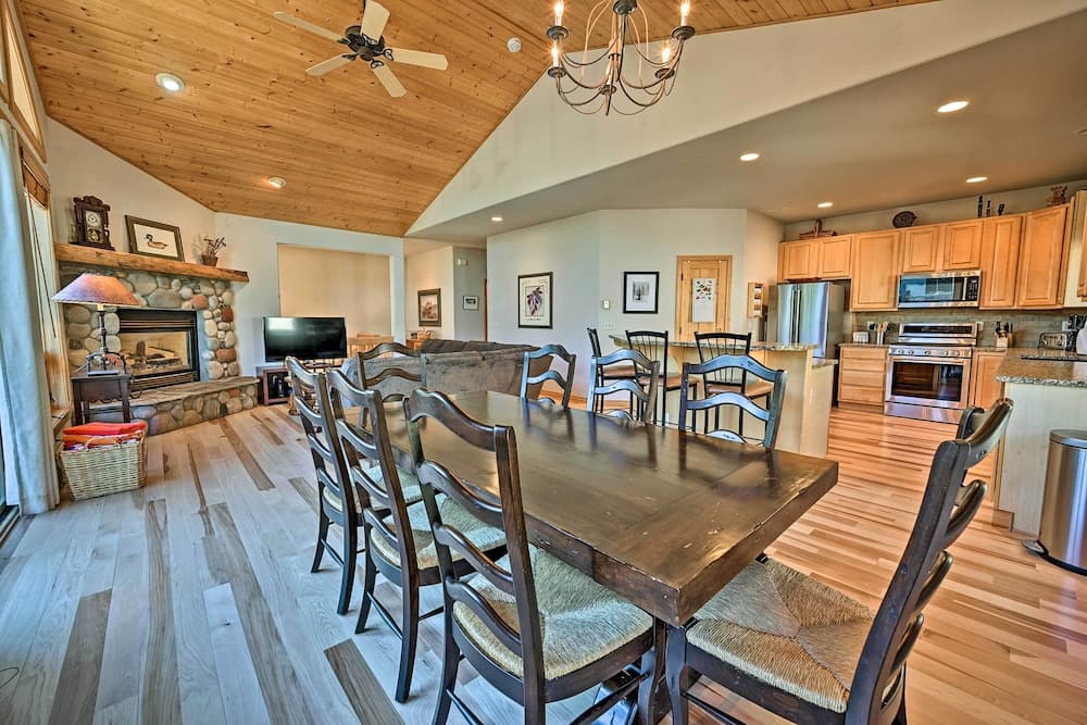 Mountain Home With Decks, Walk to Gondola