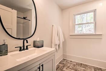 Serene Greenville Cottage: 6 Mi to Paris Mtn!